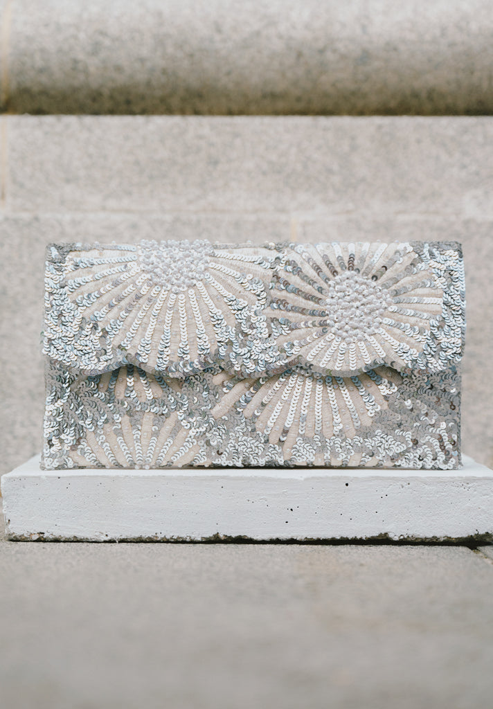 Daisies Beaded Scallop Bag (Preorder)