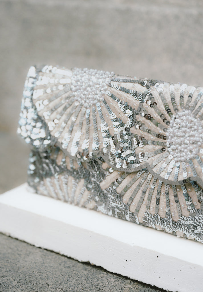 Daisies Beaded Scallop Bag (Preorder)