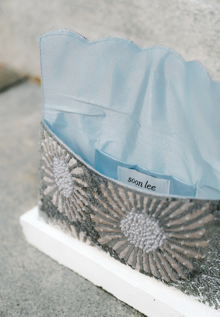 Daisies Beaded Scallop Bag (Preorder)