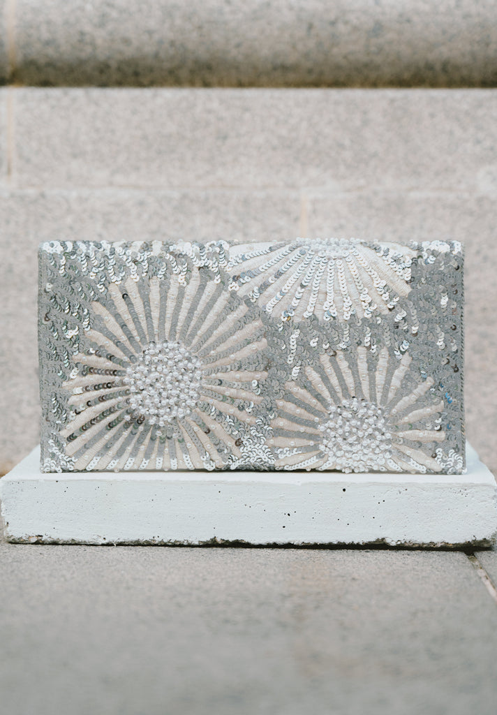 Daisies Beaded Scallop Bag (Preorder)