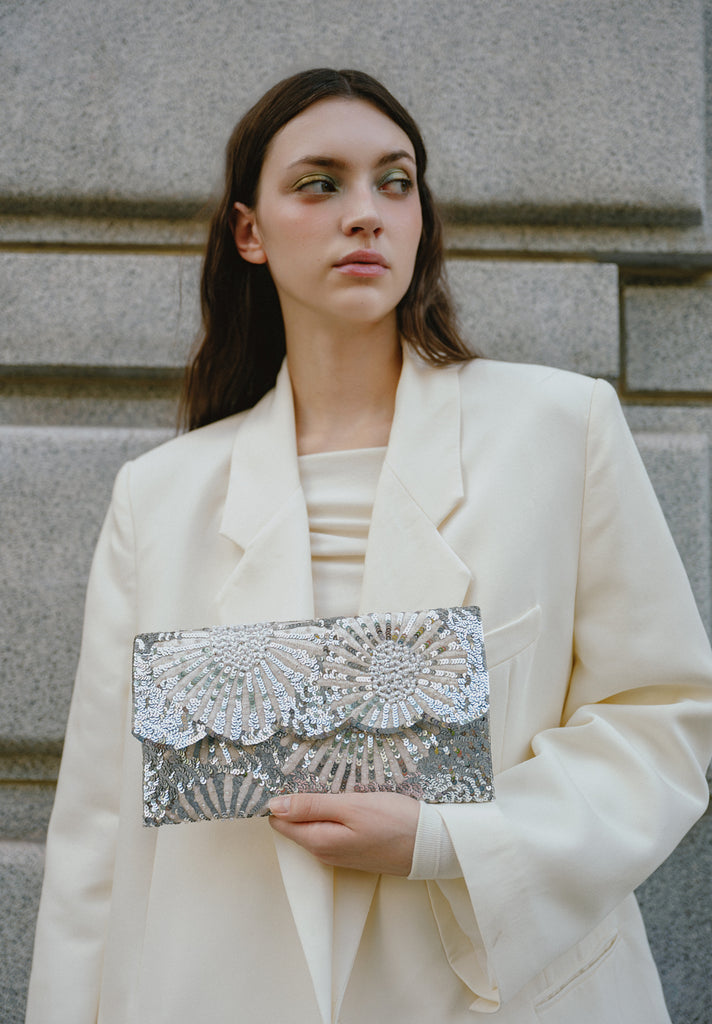 Daisies Beaded Scallop Bag (Preorder)